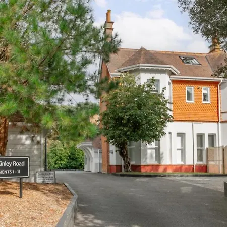 New Ground Floor Apartment, 4 Mins Walk To Beach-3